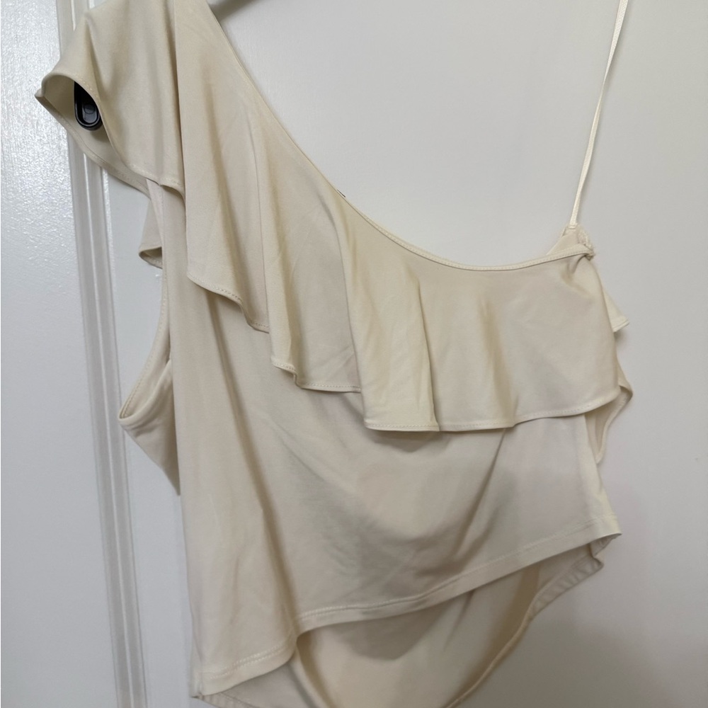 Express Cream One-Shoulder Top - Picture 4 of 4